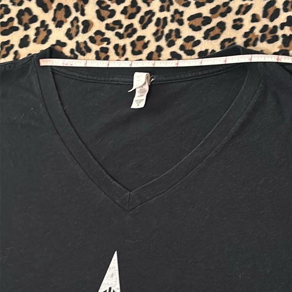 CYPRESS HILL 🖤💀 Black Graphic Logo XL T-shirt Rap Music Smoke V-Neck 420 Skull - Picture 9 of 16